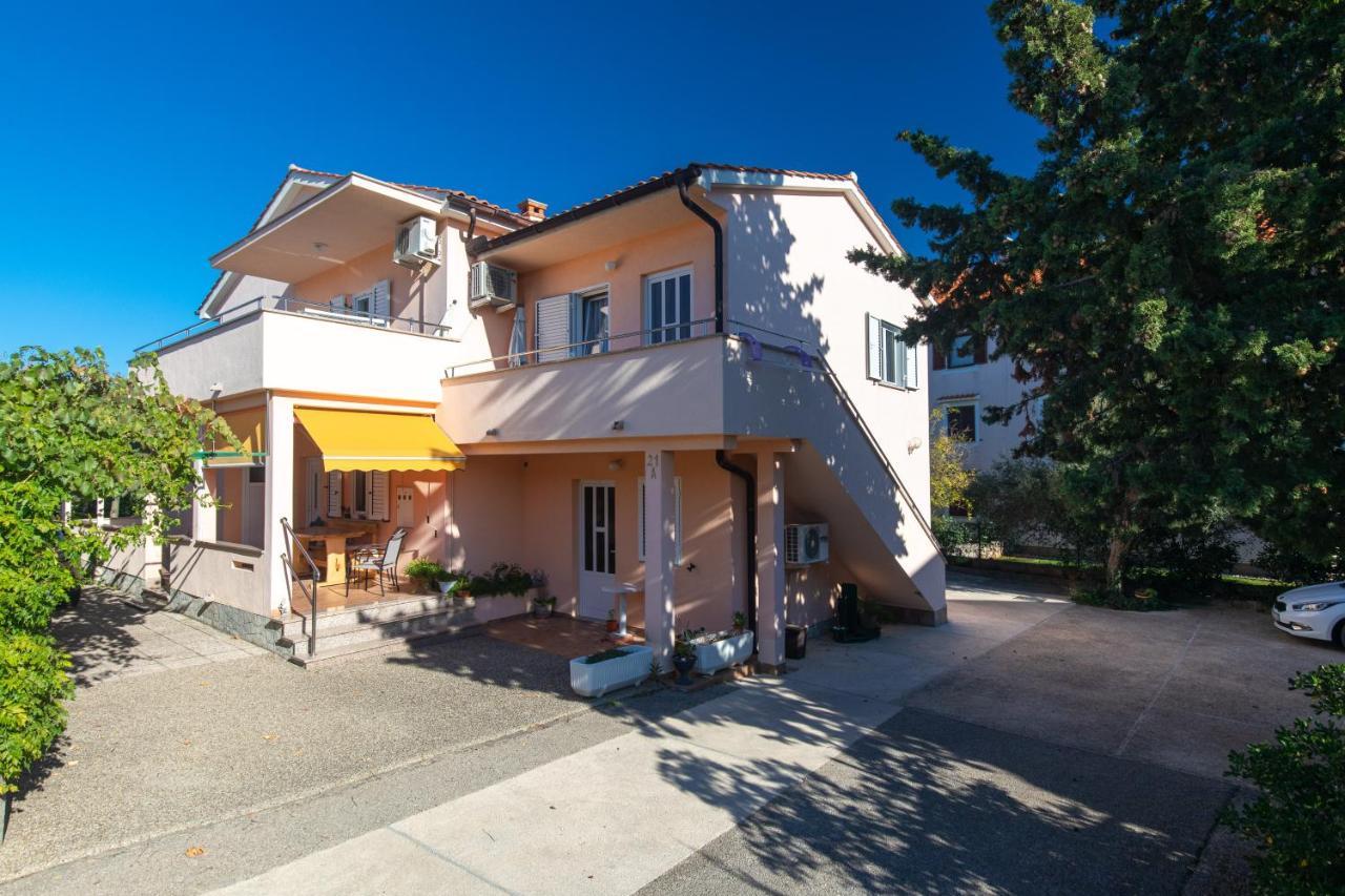 1-Bedroom Apartment In Krk - Steps From The Beach! Krk Town Esterno foto